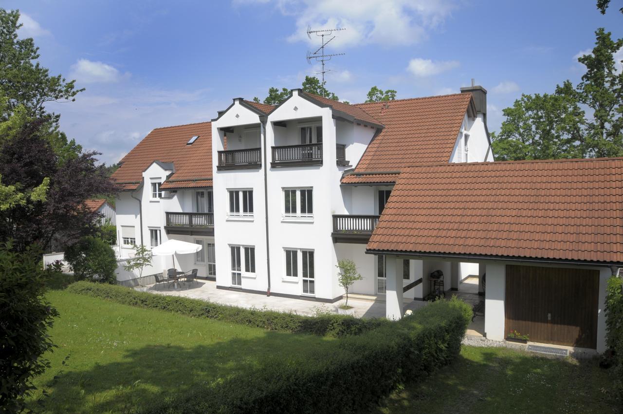 Hotel Garni Am Waldhang Gilching Exterior photo