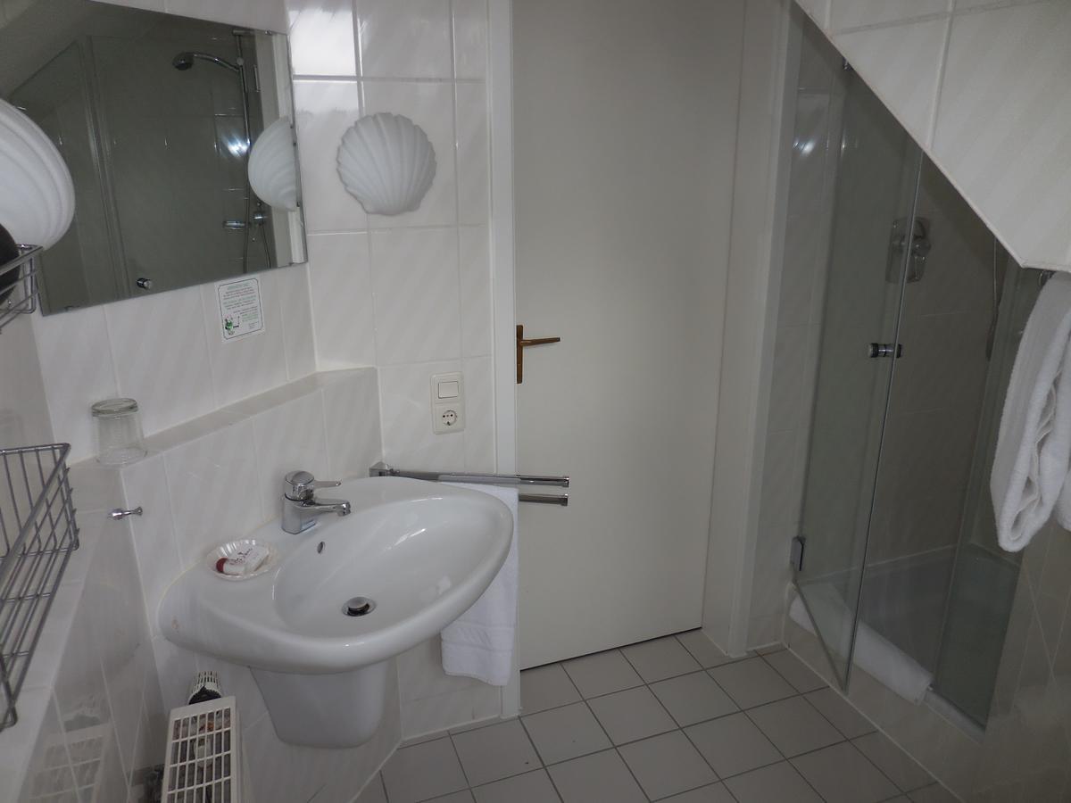 Hotel Garni Am Waldhang Gilching Exterior photo
