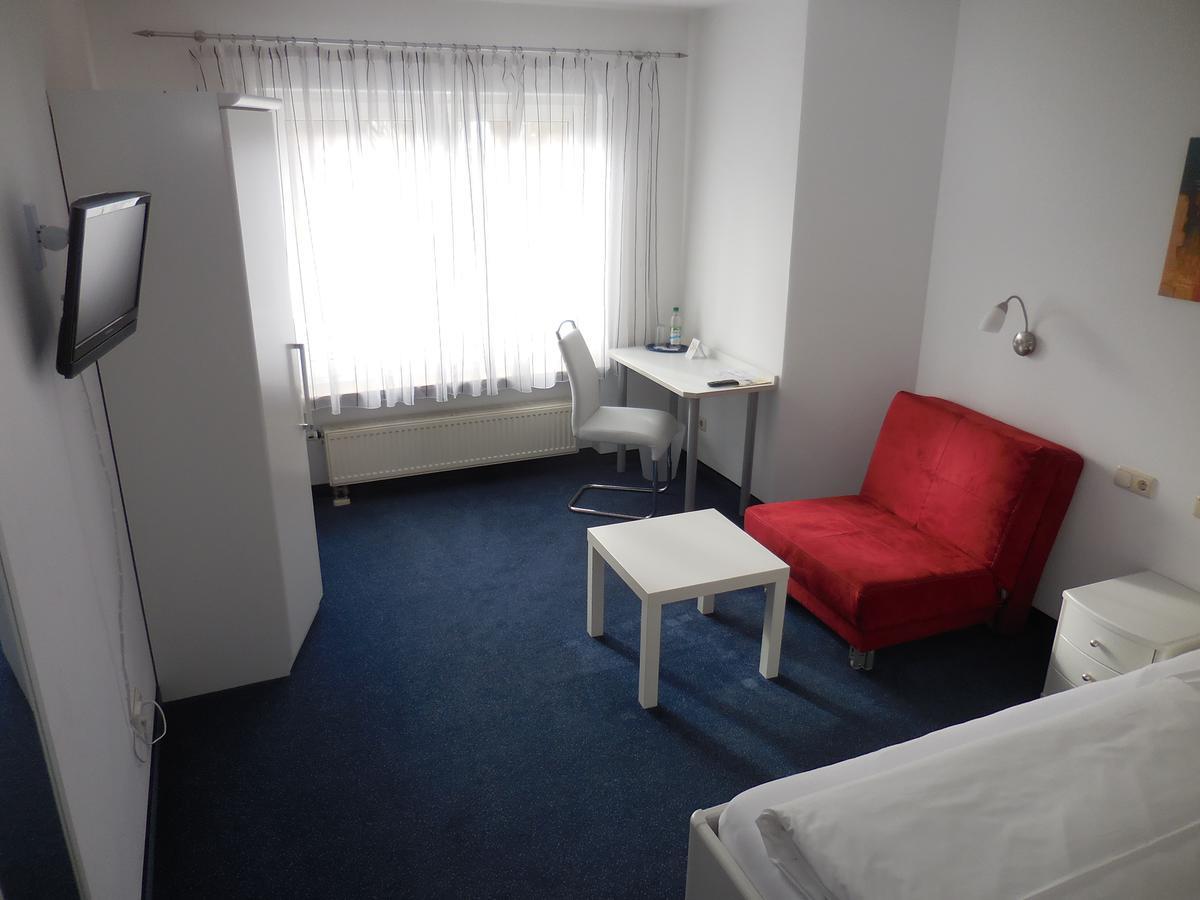 Hotel Garni Am Waldhang Gilching Exterior photo