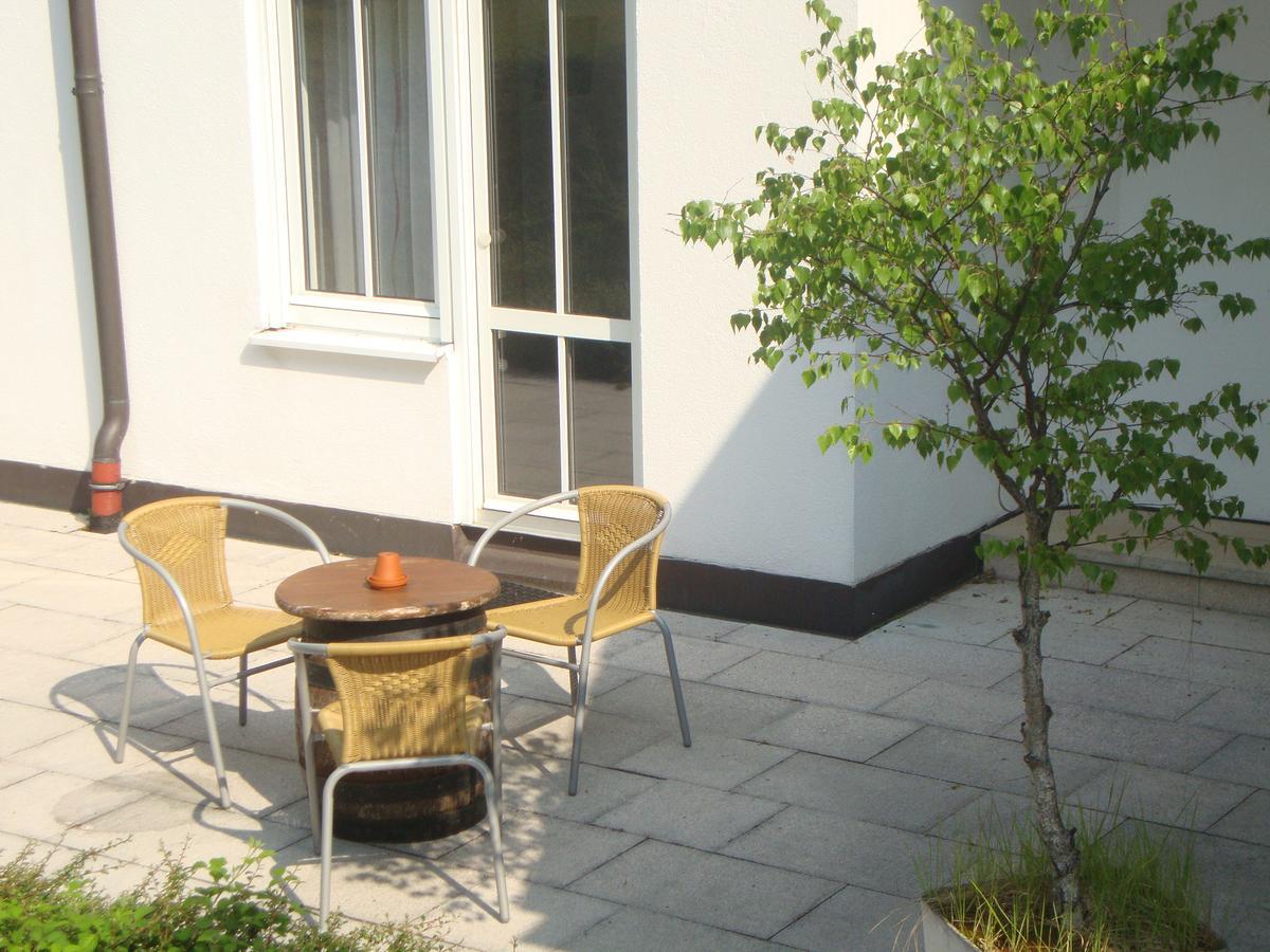 Hotel Garni Am Waldhang Gilching Exterior photo