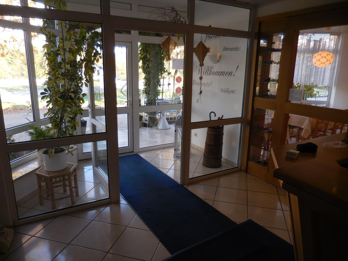 Hotel Garni Am Waldhang Gilching Exterior photo