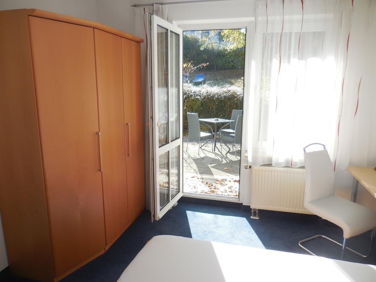 Hotel Garni Am Waldhang Gilching Exterior photo